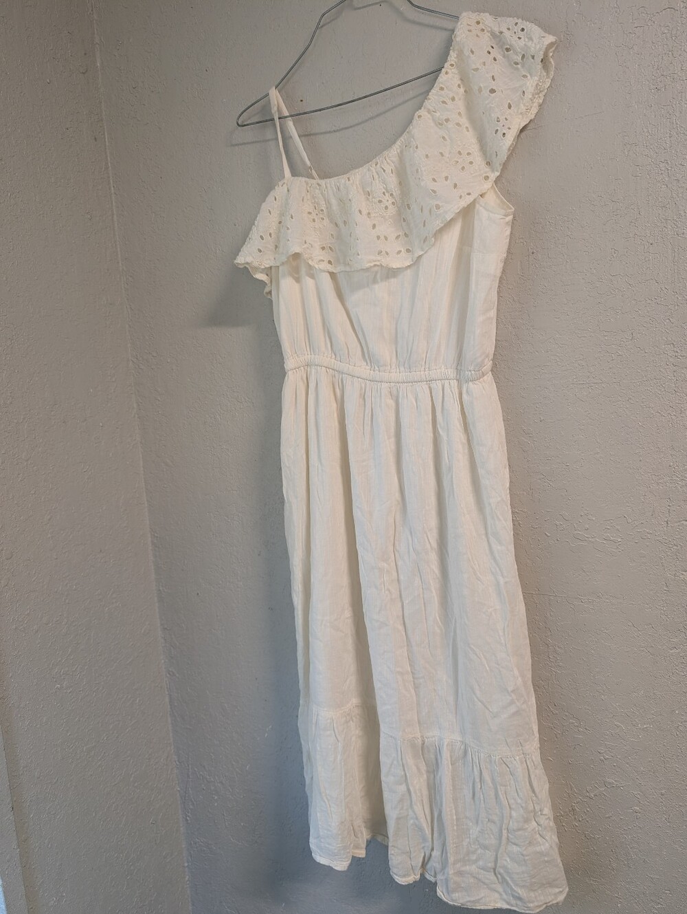 Old Navy One-Shoulder Eyelet Ruffle Maxi Dress M Cream Cottage Boho Stretchy
